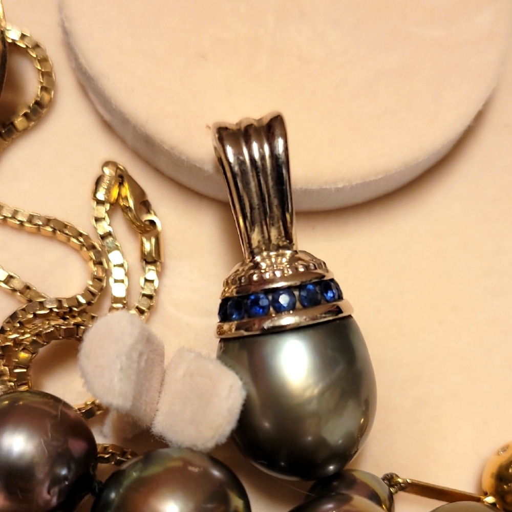 18k Solid Gold,Blue Sappire And Huge Pearl Pendant
